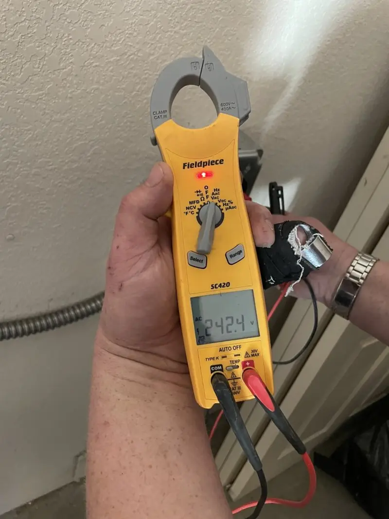 Voltage testing with clamp meter during Aluminum Wiring Replacement in Four Corners